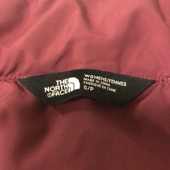 The North Face jacket in plum purple with from zipper pockets &  inside pockets - Picture 11 of 14